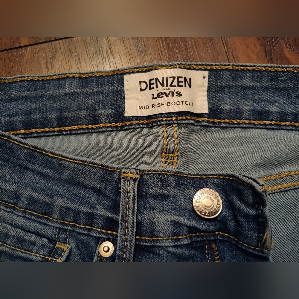 Levi's Women's Mid Rise Bootcut Jeans